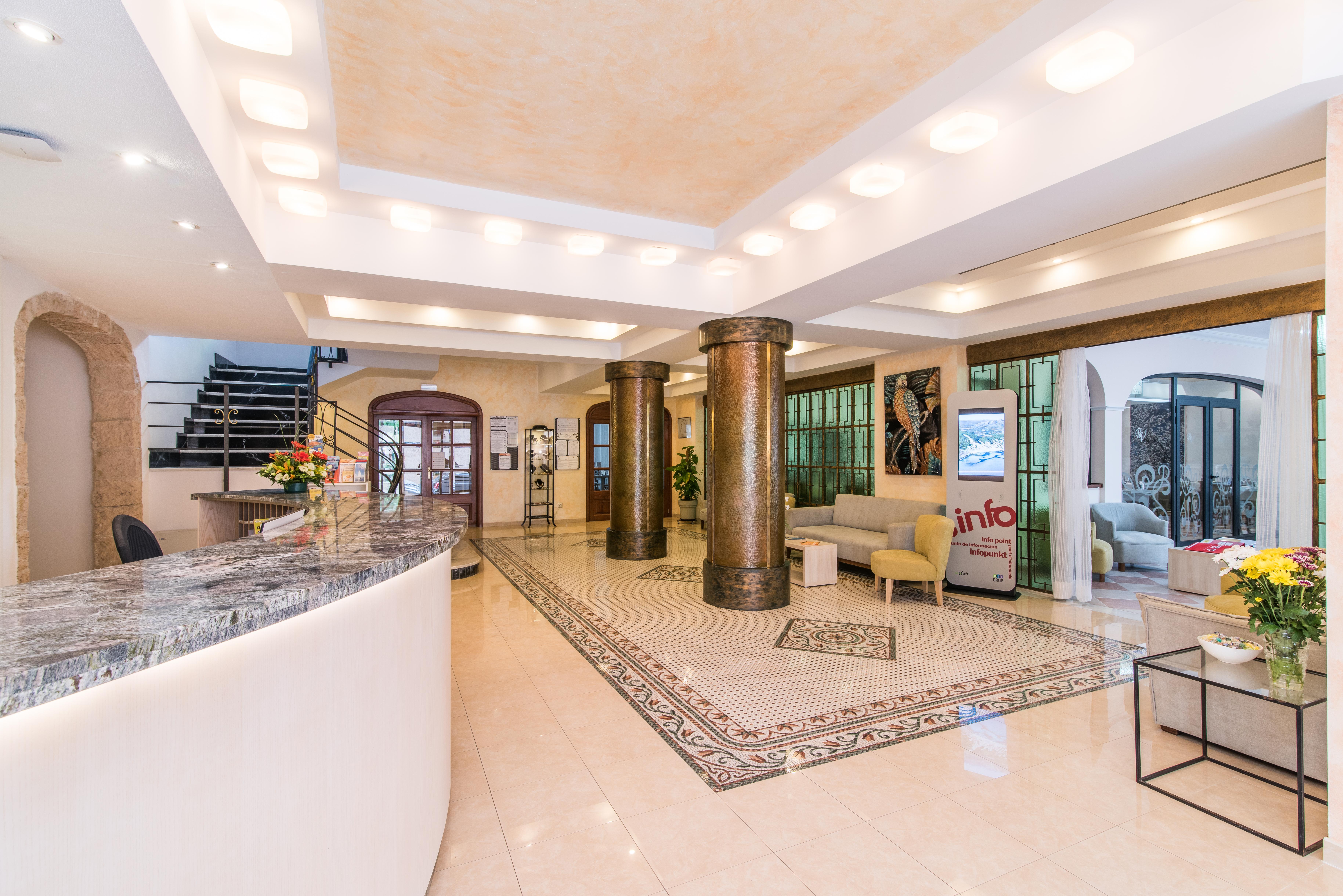 Hotel Baviera Cala Ratjada  Extérieur photo